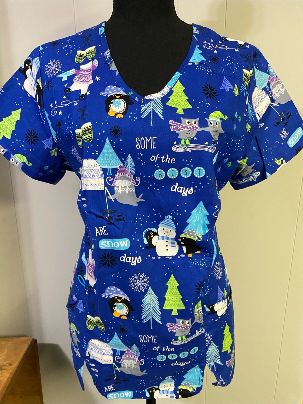 Women’s Scrubstar Top
Small. 
Holiday. Festive. Christmas. Scrub Top.